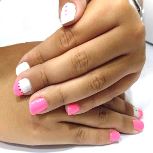 Manicura semipermanente verano rosa y blanco GMEL